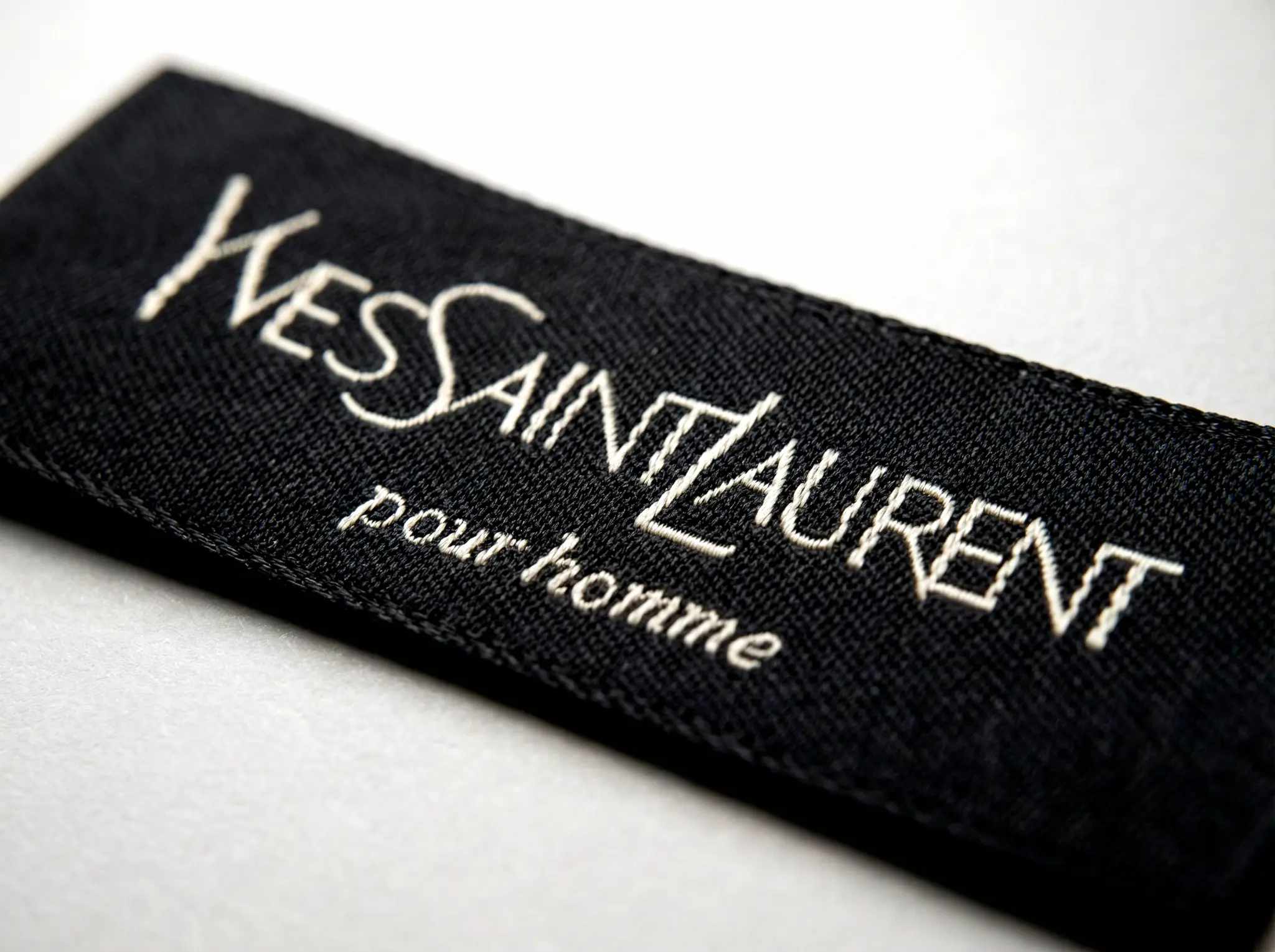 Étiquette tissée Haute Définition jacquard YSL